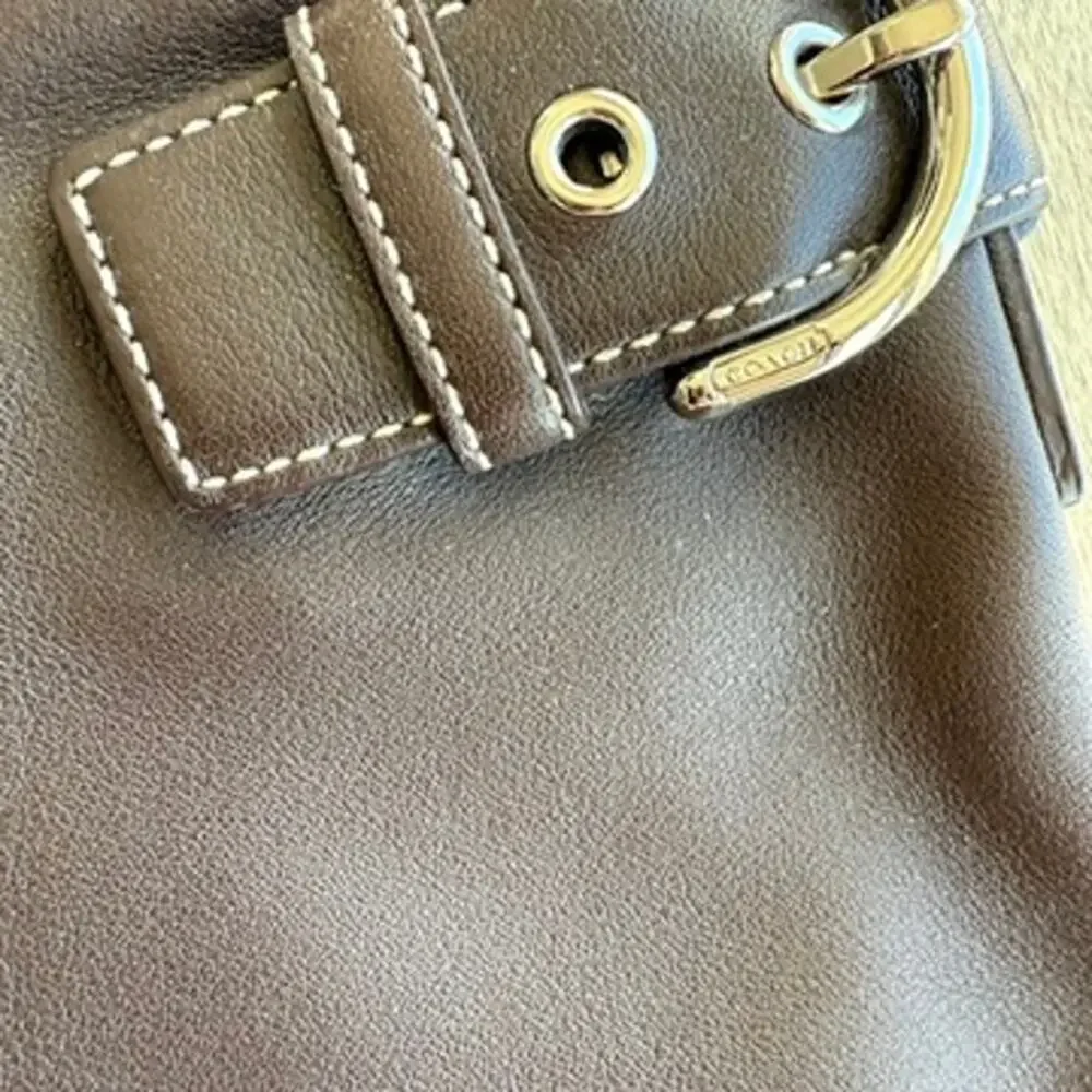 Coach SoHo Buckle Brown Leather Slim Duffle Bag #1453 Y2K Vintage Excellent Cond